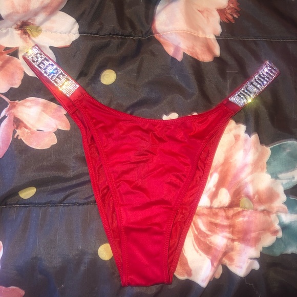 Red VS Brazilian panty - Picture 4 of 5